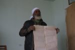 Hilayel Abu Jlidan holds a map of his family's lands in the village of al-Baggār, 04.03.2015 (Michal Rotem / NCF)