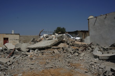 בית שנהרס בכפר הבדואי הבלתי מוכר א-זערורה, 09.04.2014
